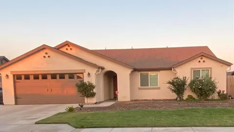 1957 Clover Dr, Dinuba, CA 93618