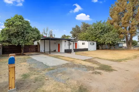1561 W Clare Ave, Porterville, CA 93257