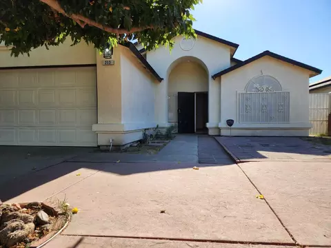 213 Kelly Ave, Parlier, CA 93648