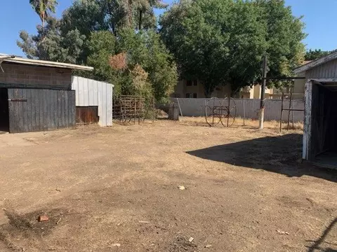 184 E Cherry Ln, Coalinga, CA 93210