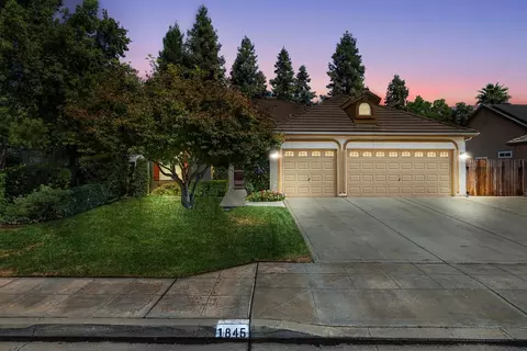 1845 El Paso Ave, Clovis, CA 93611