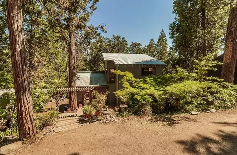 41833 Chipmunk Ln, Auberry, CA 93602