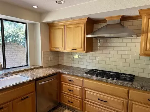 2890 Huntington Ln #141, Fresno, CA 93721