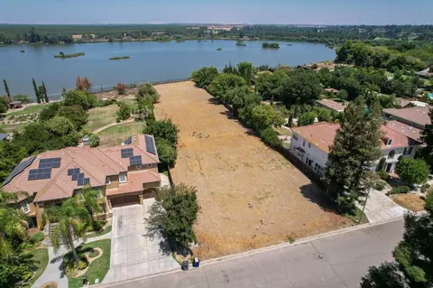 4692 W Alluvial Ave, Fresno, CA 93722