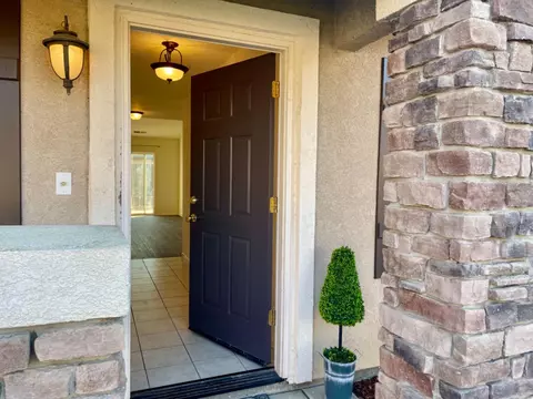 2133 W Tudor, Hanford, CA 93230