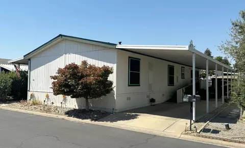 581 N Crawford Ave #142, Dinuba, CA 93618