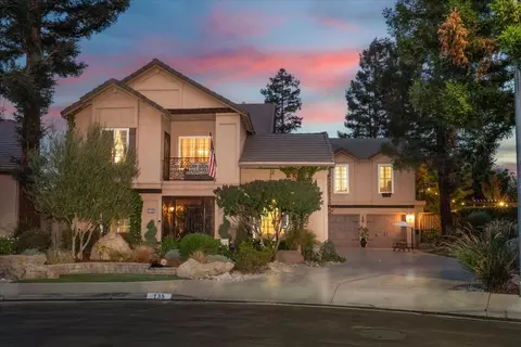 735 N Acacia Ave, Clovis, CA 93611
