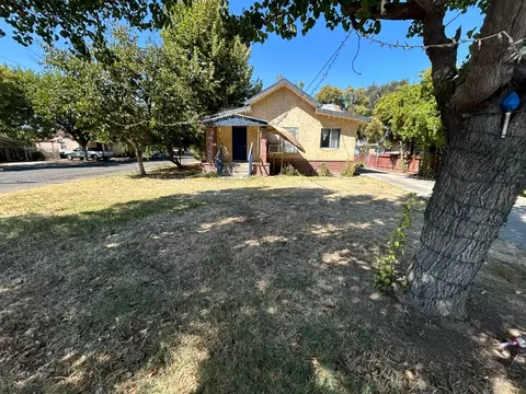 1001 E Lincoln Ave, Madera, CA 93638