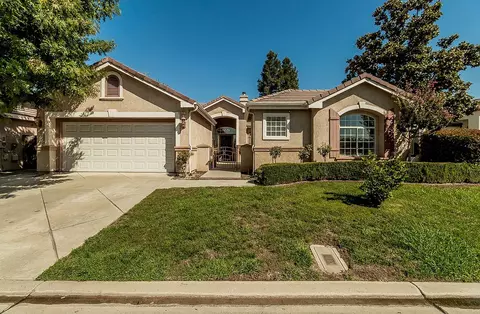 10522 E Ravenswood Way, Clovis, CA 93619