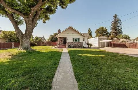 948 Kern St, Kingsburg, CA 93631