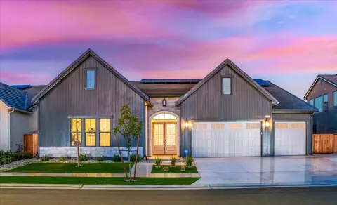 2023 N Preuss Ave, Clovis, CA 93619