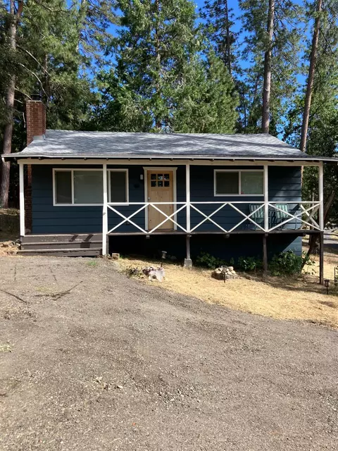 43239 W Sugar Pine Dr, Oakhurst, CA 93644