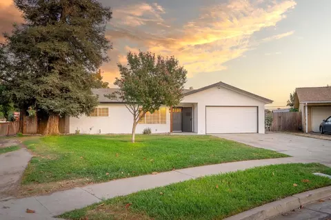 3129 W Sussex Way, Fresno, CA 93722