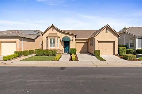 1945 N Glen Alva Ln, Clovis, CA 93619