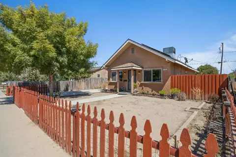 1052 S Klein Ave, Reedley, CA 93654
