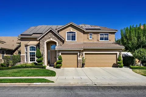 2426 E Prestwick Ave, Fresno, CA 93730