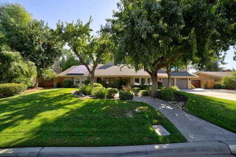 5428 N Pleasant Ave, Fresno, CA 93711