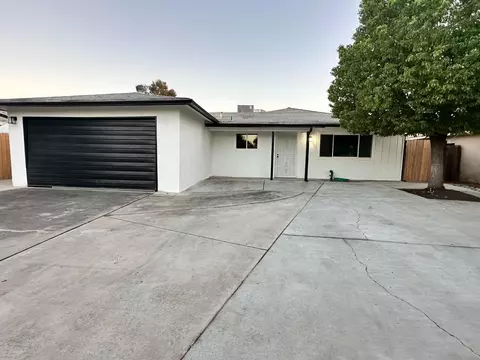5946 E Pontiac Ave, Fresno, CA 93727