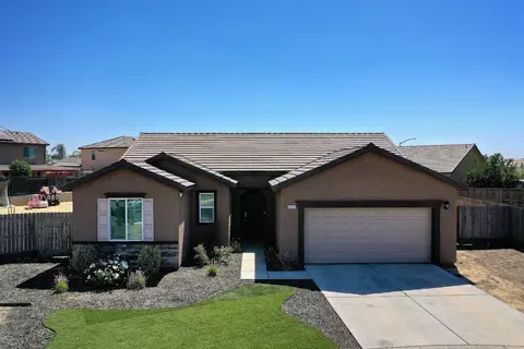 2717 Fern Ct, Selma, CA 93662