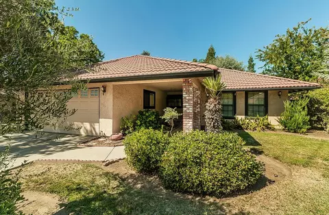 2479 Mitchell Ave, Clovis, CA 93611