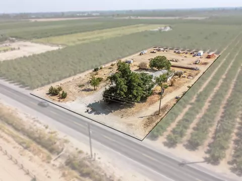 11891 Elkhorn Ave, Kingsburg, CA 93631