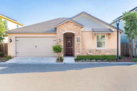 3532 Journey Way, Clovis, CA 93619