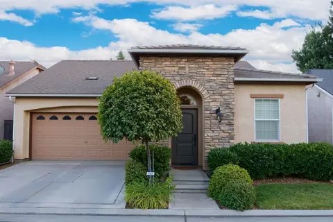 5263 W King Fisher Ln, Fresno, CA 93722