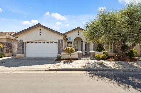 905 E Green Acres Dr, Fresno, CA 93720