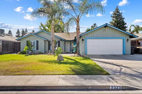 2323 S Peppertree St, Visalia, CA 93277