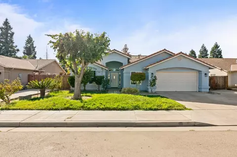 834 Royal Dr, Madera, CA 93637