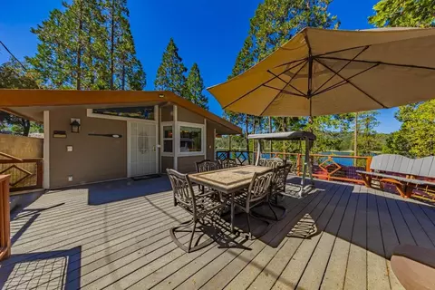 53684 Acorn Rd, Bass Lake, CA 93604