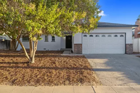 2407 E Acacia Ave, Fresno, CA 93726