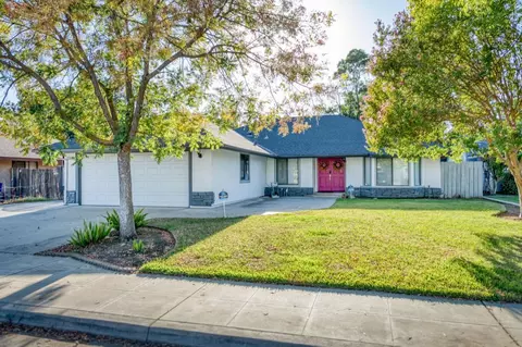 1142 Filbert Ave, Clovis, CA 93611
