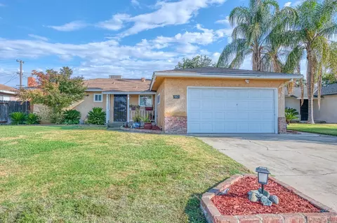 587 W Keats Ave, Clovis, CA 93612