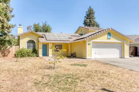 2867 Beverly Ave, Clovis, CA 93611