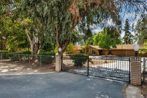 5263 Horseshoe Bend Ave, Clovis, CA 93619