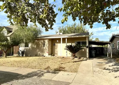 922 E St, Reedley, CA 93654