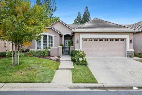 1895 Stonebrook Ln, Clovis, CA 93611
