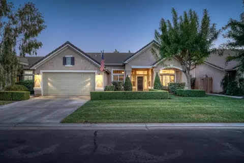 4611 W Rio Bravo Dr, Fresno, CA 93722