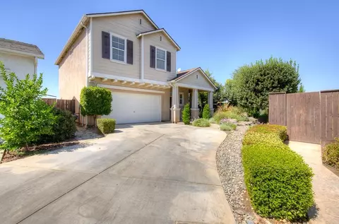 1892 N Mont Blanc Ln, Clovis, CA 93619