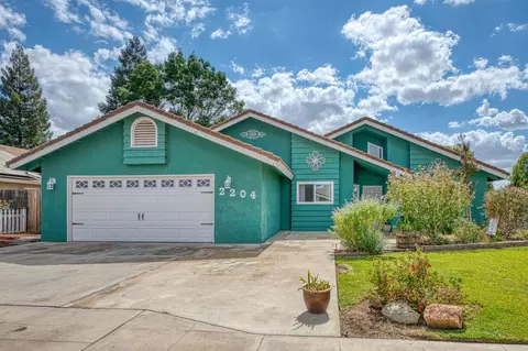 2204 Paul Ave, Clovis, CA 93611