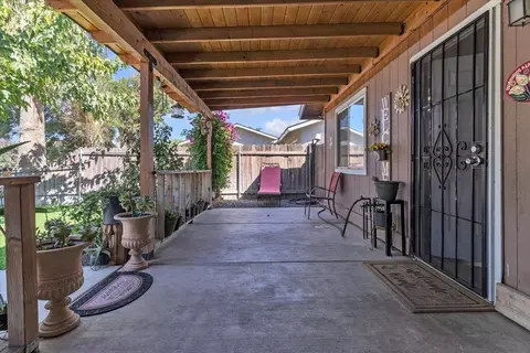 13601 E 2nd St, Parlier, CA 93648