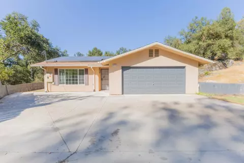 48795 Rock Point Rd, Oakhurst, CA 93644