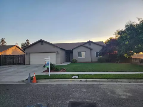 3005 Elsinore St, Tulare, CA 93274