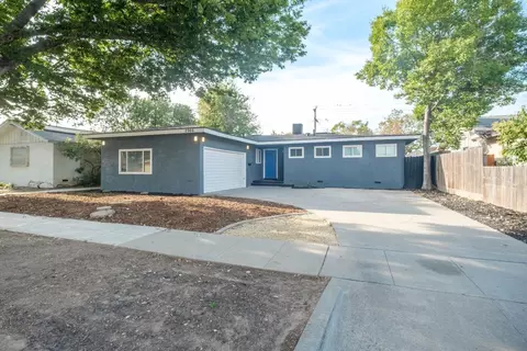 2966 E Ashcroft Ave, Fresno, CA 93726
