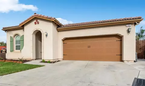 1332 N Minden Ct, Visalia, CA 93291