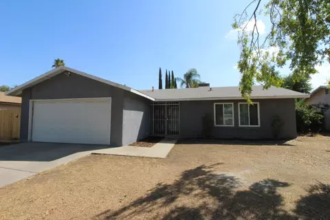 2573 S Whtiney, Fresno, CA 93725