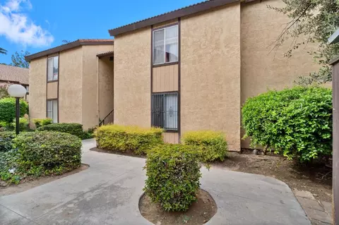 1550 W Ashlan Ave #216, Fresno, CA 93705