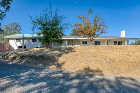 32356 Lodge Rd, Tollhouse, CA 93667