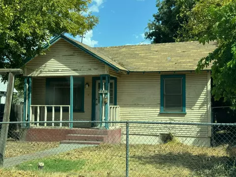 2228 N Glenn Ave, Fresno, CA 93704